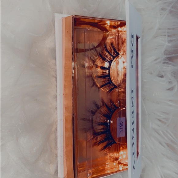 Lashes - Picture 8 of 16